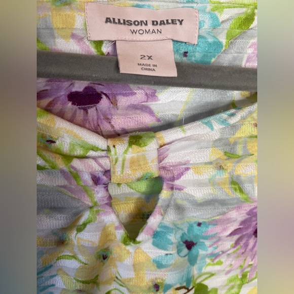 Allison Daley Pastel Floral Scoop Neck Tunic Blue, Lavender & Yellow P2P27”L:27” - Picture 4 of 5
